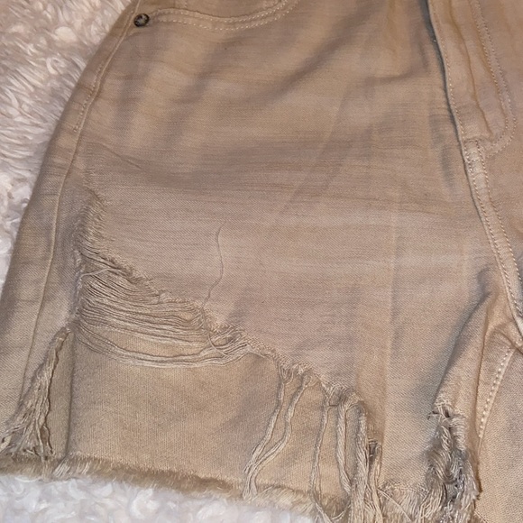 American Eagle cream beige tan distressed shorts subtle stripe detail design - Picture 4 of 7